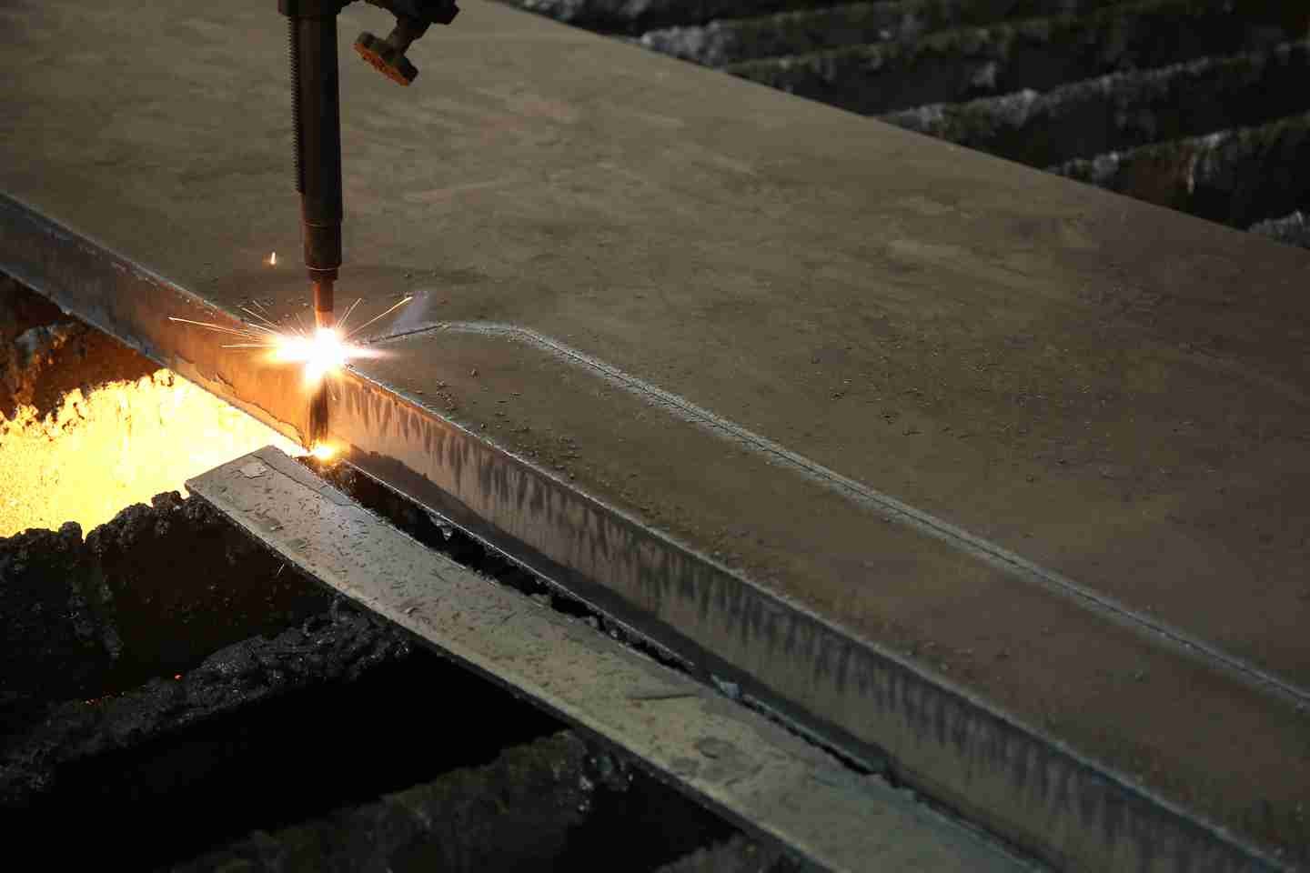 Maschinen-Teil-Plasma-Laser, der Stahlplatte für Metallbeschichtungs-Maschinerie schneidet