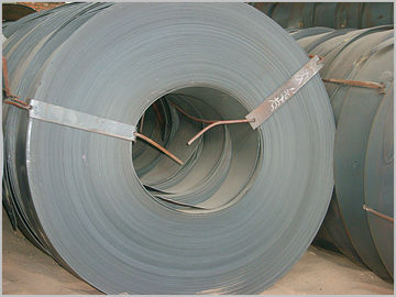 kaufen GB/T 700 Q195 / Q235 / Q345 heißen Walzstahl Rollen / Streifen mit 145-630 MM Breite online manufacture