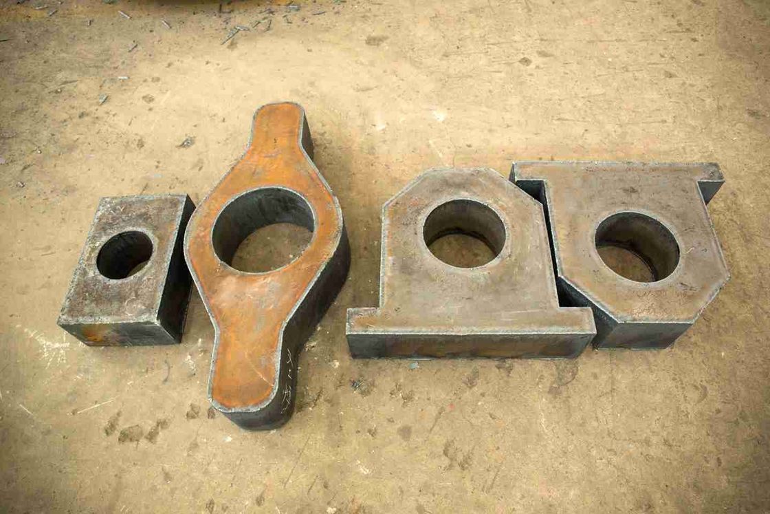 CNC-Maschine zum Laserschneiden Stahlblechherstellung ASTM / GB / JIS-Standard für Metallverarbeitungsmaschinen