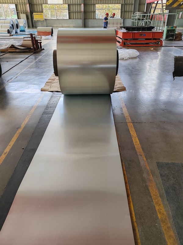 2.0mm helle, warmgewürzelte galvanisierte Stahlspule Z275 mit Schlitzkante für dauerhafte industrielle und Baugewerbe