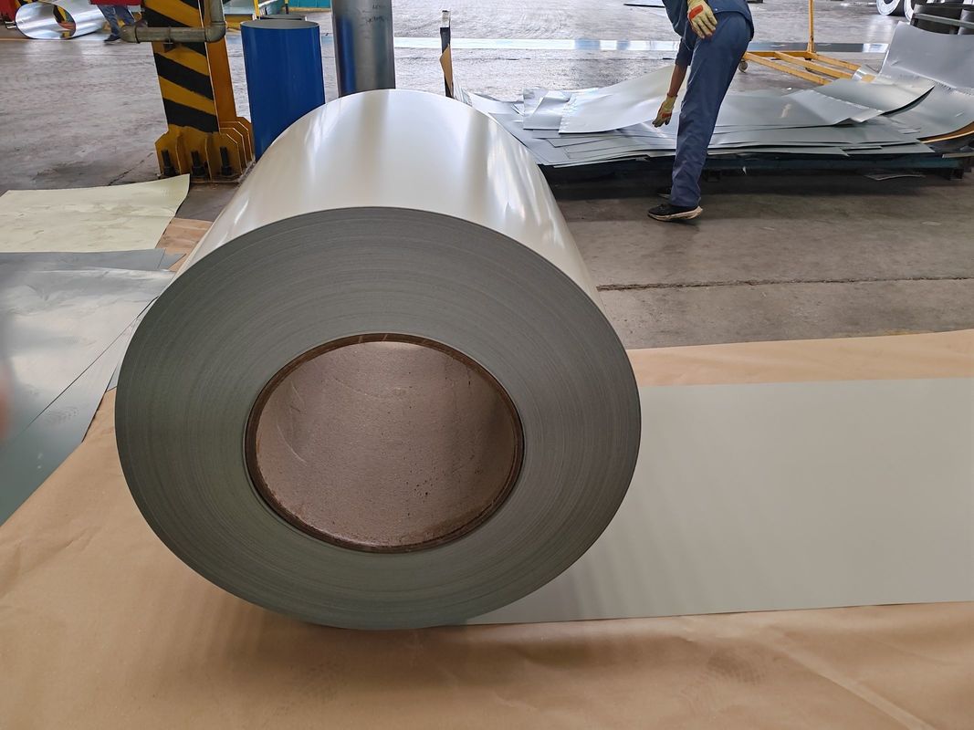 1,2 mm vorlackierte Farbstahlspule mit 180–320 MPa Streckgrenze und 10–25 µm Decklack für Zaunfelder