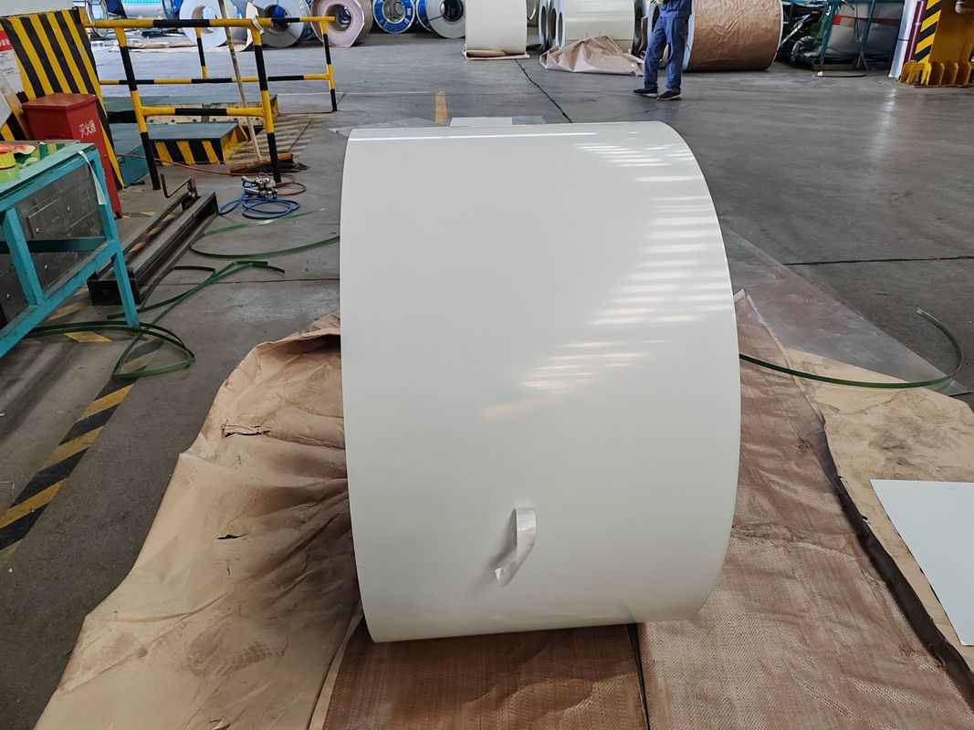 1,2 mm vorlackierte Farbstahlspule mit 180–320 MPa Streckgrenze und 10–25 µm Decklack für Zaunfelder