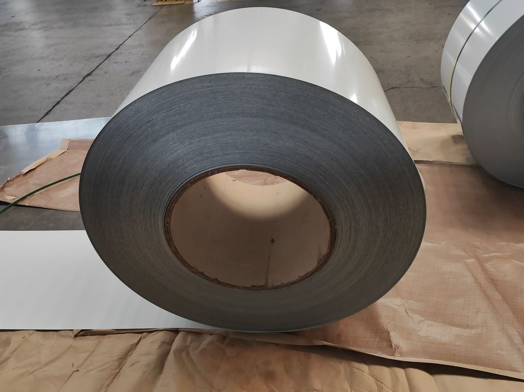 1250mm vorlackierte Farbstahlspule mit 180–320 MPa Streckgrenze und PE/SMP/HDP/PVDF-Beschichtung für Außenpaneele