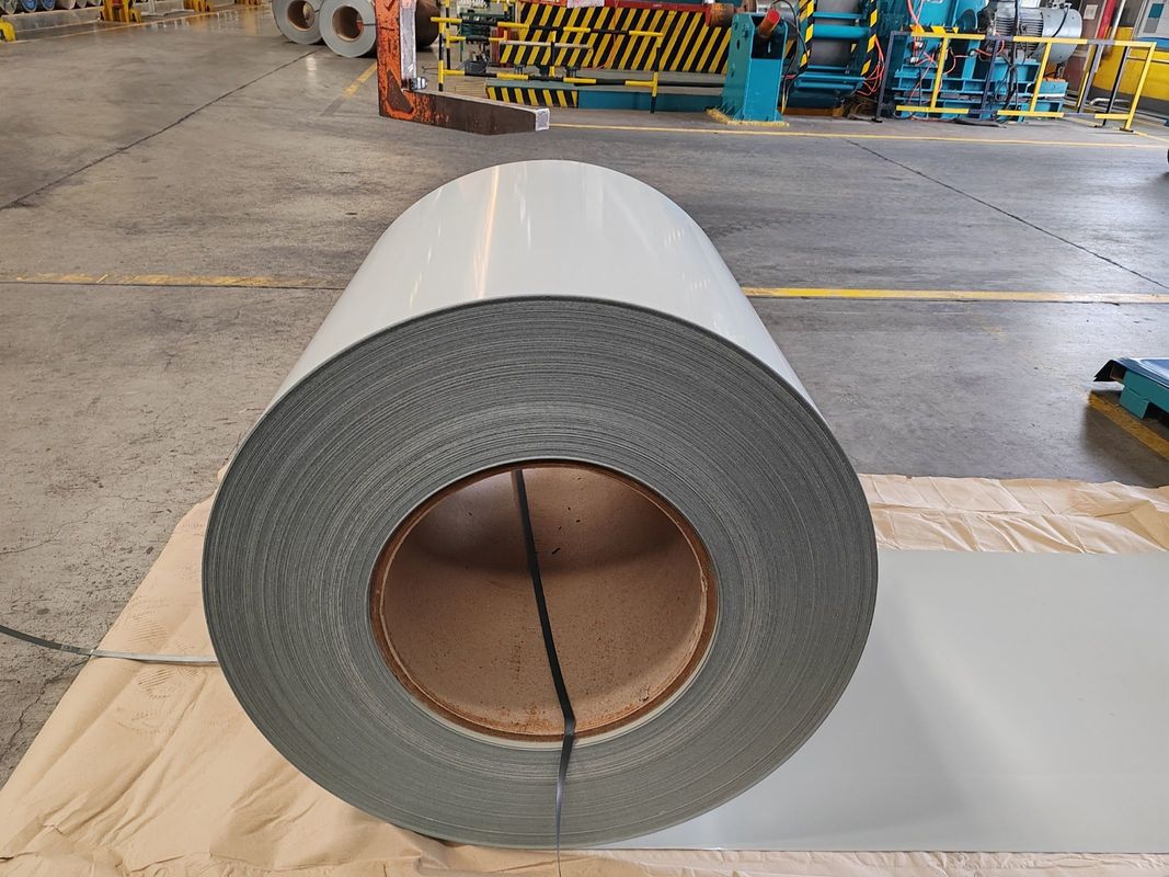 2/1 Vorlackierte Farbstahlspule mit 5–15 µm Rückseitenlack und 700–1250 mm Breite für Dach- und Paneelherstellung