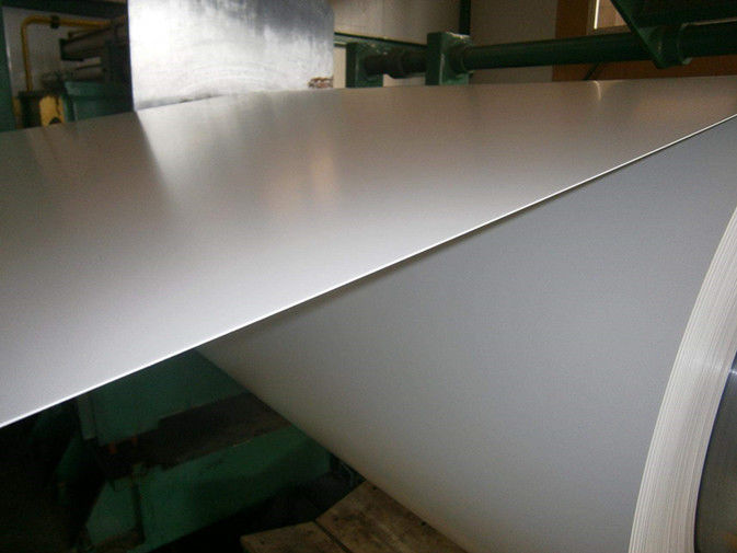 Custom Cut Weiß Schwarz Himmel Blau JIS CGCC PPGI Vormalte Farbstahlspule 0,12 ∼ 1,20 mm für Dach- und Gebäudeteile