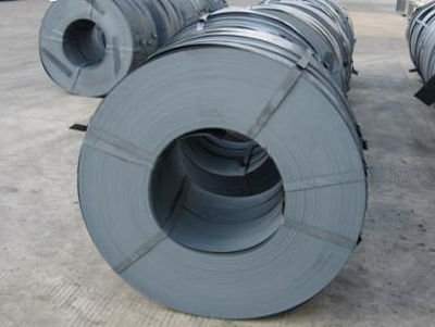 0.70 ∙ 2.00 mm kaltgewalztes Stahlblech in Spirale Q195 SPCC mit 508 mm Spirale ID und Randschutzverpackung für die Blechverarbeitung