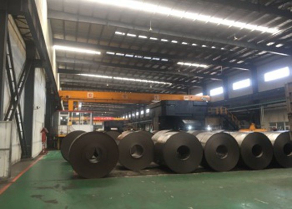 Normal Spangle Öl JIS G3302 Heißgetränkte galvanisierte Stahlspule mit einer Breite von 351250 mm für Möbelplatten und Blechverarbeitung