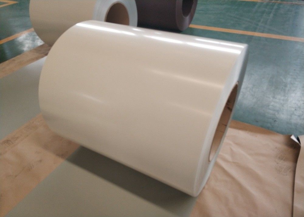 JIS G3312 PPGI Vormalte Farbstahlspule mit einer Breite von 1000 mm und einer Oberbeschichtung von 10 ‰ 20 μm für Dach- und Bauplatten