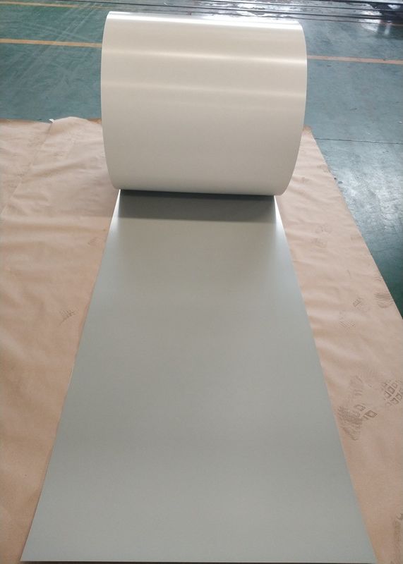 JIS G3312 PPGI Vormalte Farbstahlspule mit einer Breite von 1000 mm und einer Oberbeschichtung von 10 ‰ 20 μm für Dach- und Bauplatten