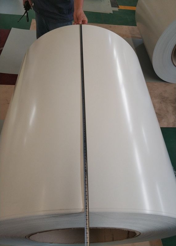 JIS G3312 PPGI Vormalte Farbstahlspule mit einer Breite von 1000 mm und einer Oberbeschichtung von 10 ‰ 20 μm für Dach- und Bauplatten